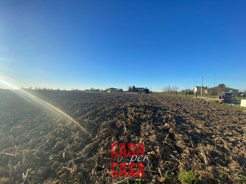 Rif. R135 - A Tribano, in posizione appartata ma comoda alla viabilità ed al centro cittadino pro...