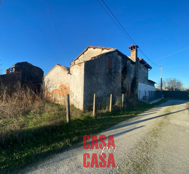 Rif. R135 - A Tribano, in posizione appartata ma comoda alla viabilità ed al centro cittadino pro...