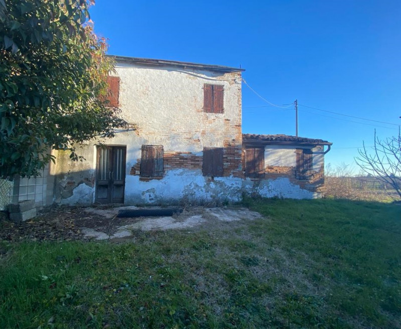 Rif. R135 - A Tribano, in posizione appartata ma comoda alla viabilità ed al centro cittadino pro...