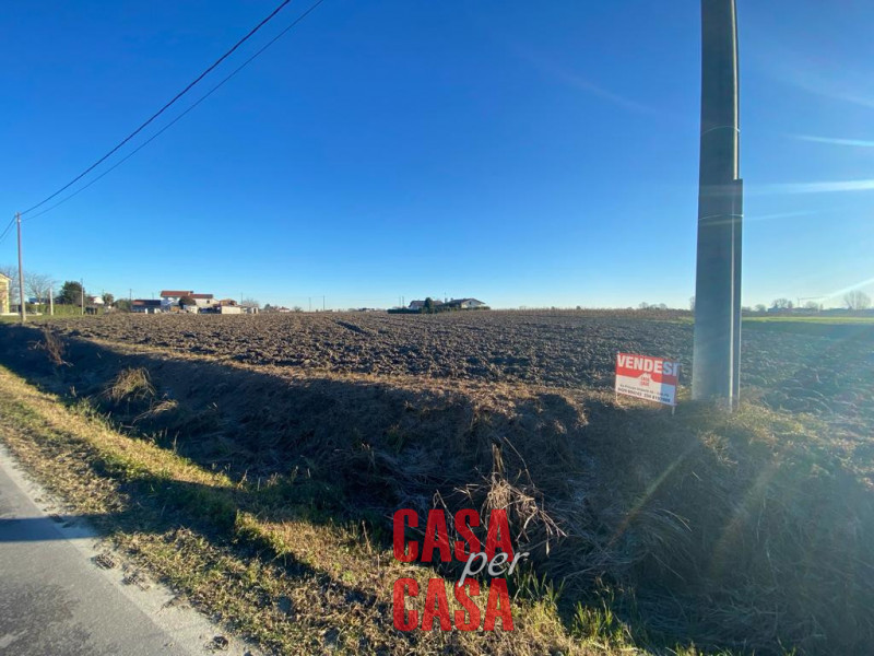 Rif. R135 - A Tribano, in posizione appartata ma comoda alla viabilità ed al centro cittadino pro...