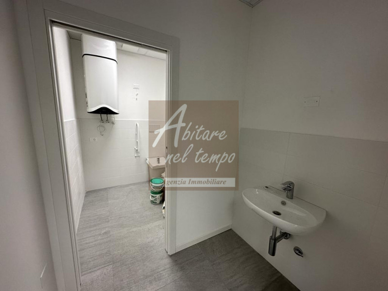 CITTADELLA (PD)

Proponiamo in locazione un luminoso e moderno ufficio a due passi dal centro sto...