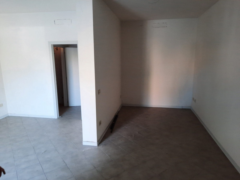 Marghera -Via Beccaria- in zona centrale comoda ai mezzi , autobus e tram, ed ai centri commercia...