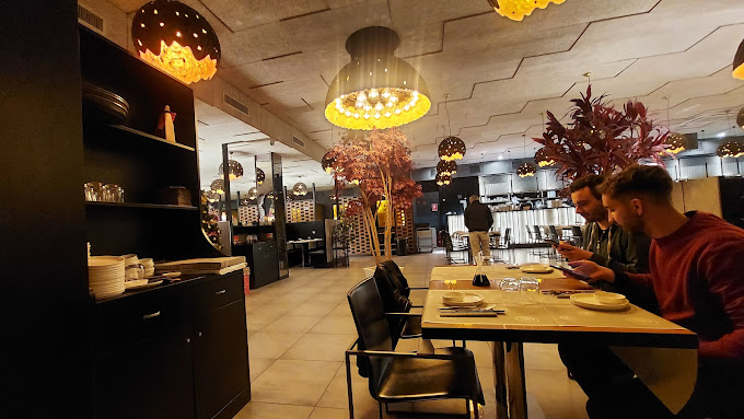 Lungo la trafficata strada statale che collega Padova a Piove di Sacco strada Romea, splendido ne...