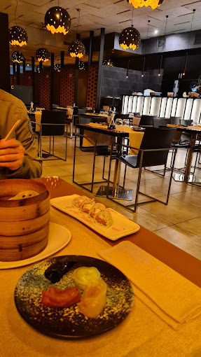Lungo la trafficata strada statale che collega Padova a Piove di Sacco strada Romea, splendido ne...