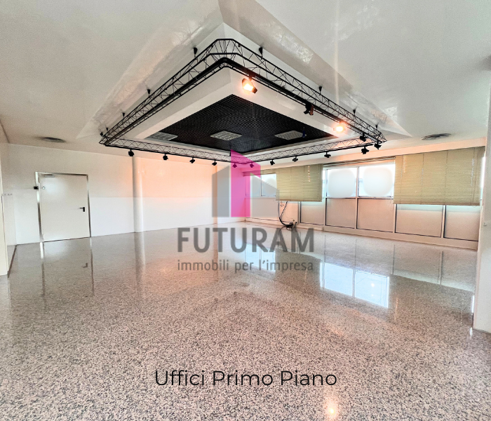 IN ESCLUSIVA A DUEVILLE - RIF.577FUTURAM - Per info 0444/310220 - 392/9183796

Si affitta capanno...