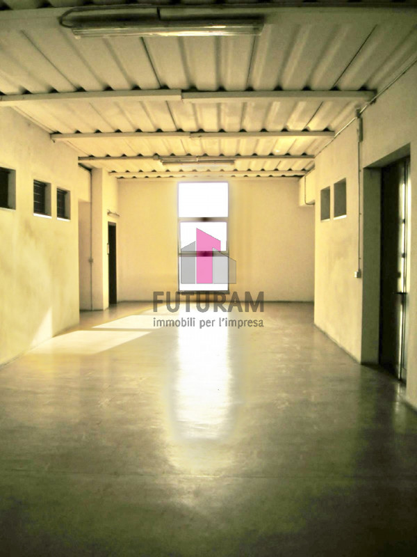 SANDRIGO - RIF.130BRU-FUTURAM PER INFO 0444/310220 - 392/9183796

IN ZONA INDUSTRIALE, SI PROPONE...