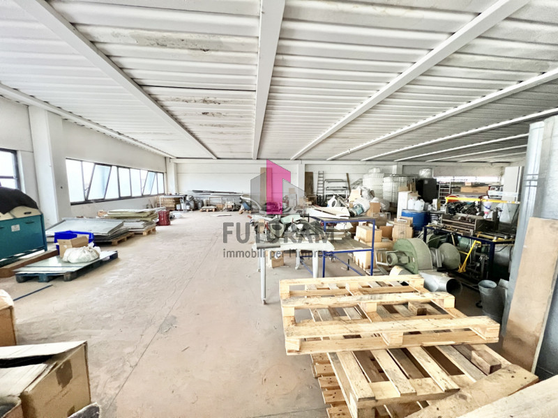 SANDRIGO - RIF.130BRU-FUTURAM PER INFO 0444/310220 - 392/9183796

IN ZONA INDUSTRIALE, SI PROPONE...