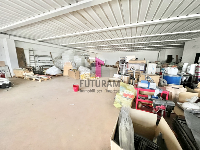 SANDRIGO - RIF.130BRU-FUTURAM PER INFO 0444/310220 - 392/9183796

IN ZONA INDUSTRIALE, SI PROPONE...