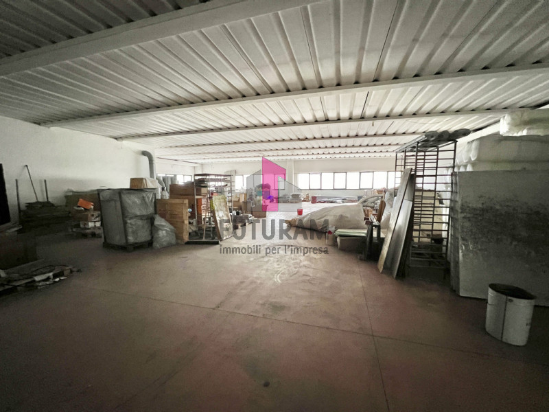 SANDRIGO - RIF.130BRU-FUTURAM PER INFO 0444/310220 - 392/9183796

IN ZONA INDUSTRIALE, SI PROPONE...