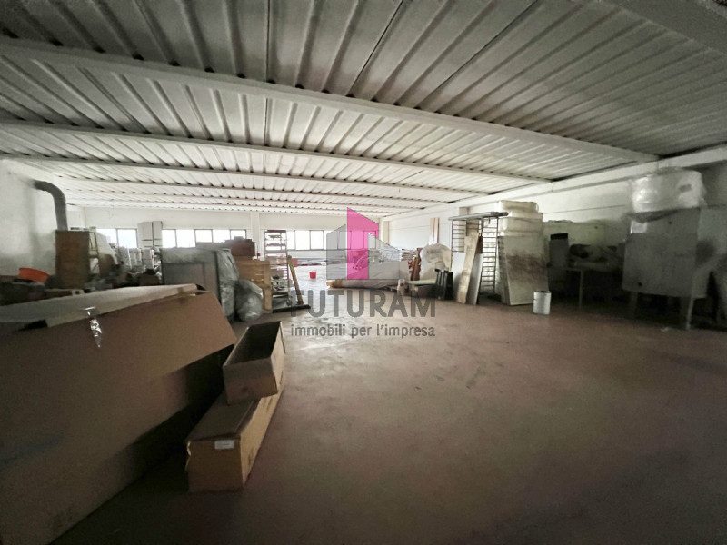 SANDRIGO - RIF.130BRU-FUTURAM PER INFO 0444/310220 - 392/9183796

IN ZONA INDUSTRIALE, SI PROPONE...