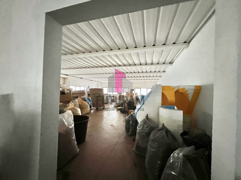 SANDRIGO - RIF.130BRU-FUTURAM PER INFO 0444/310220 - 392/9183796

IN ZONA INDUSTRIALE, SI PROPONE...