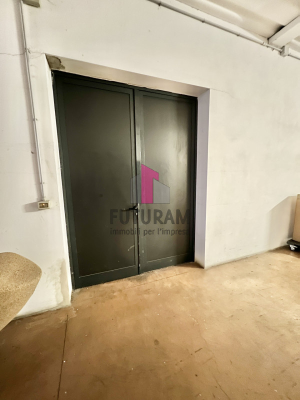 SANDRIGO - RIF.130BRU-FUTURAM PER INFO 0444/310220 - 392/9183796

IN ZONA INDUSTRIALE, SI PROPONE...