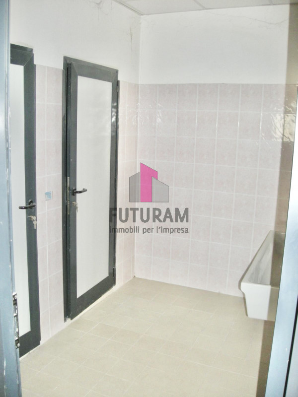 SANDRIGO - RIF.130BRU-FUTURAM PER INFO 0444/310220 - 392/9183796

IN ZONA INDUSTRIALE, SI PROPONE...