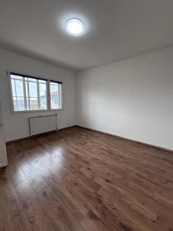 Scopri questa imperdibile opportunità nella tranquilla zona di Masi. Questa affascinante casa sin...