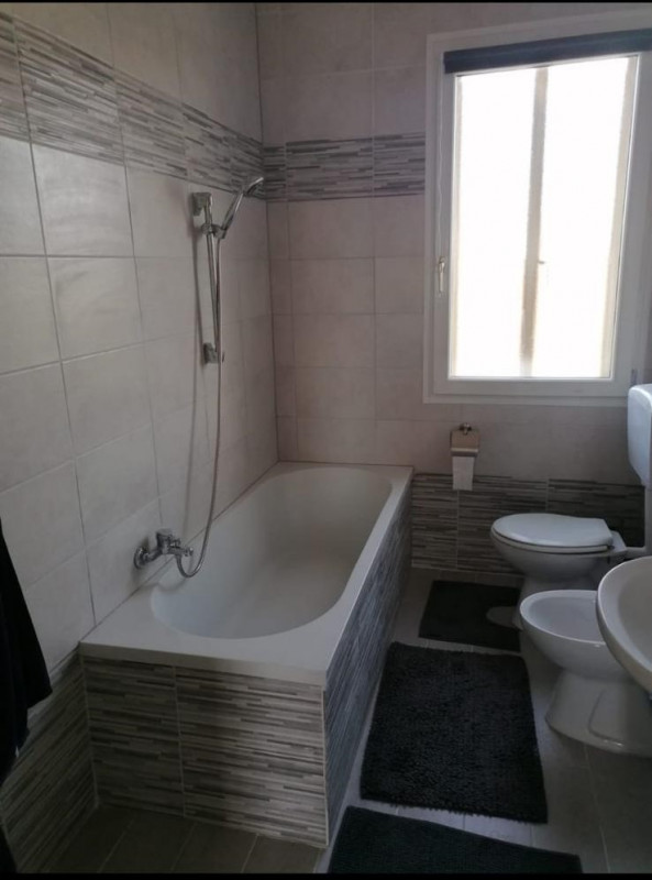 Scopri questa imperdibile opportunità nella tranquilla zona di Masi. Questa affascinante casa sin...