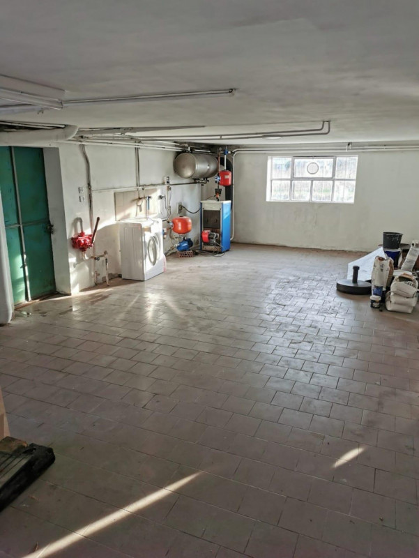 Scopri questa imperdibile opportunità nella tranquilla zona di Masi. Questa affascinante casa sin...