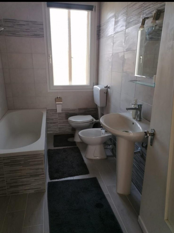 Scopri questa imperdibile opportunità nella tranquilla zona di Masi. Questa affascinante casa sin...