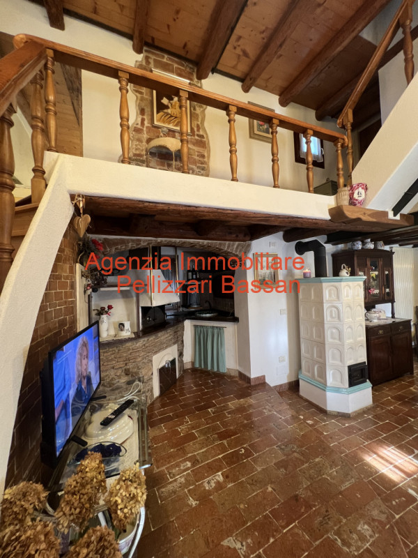 In vendita a Sovilla di Nervesa, proponiamo una casetta singola terratetto completamente ristrutt...