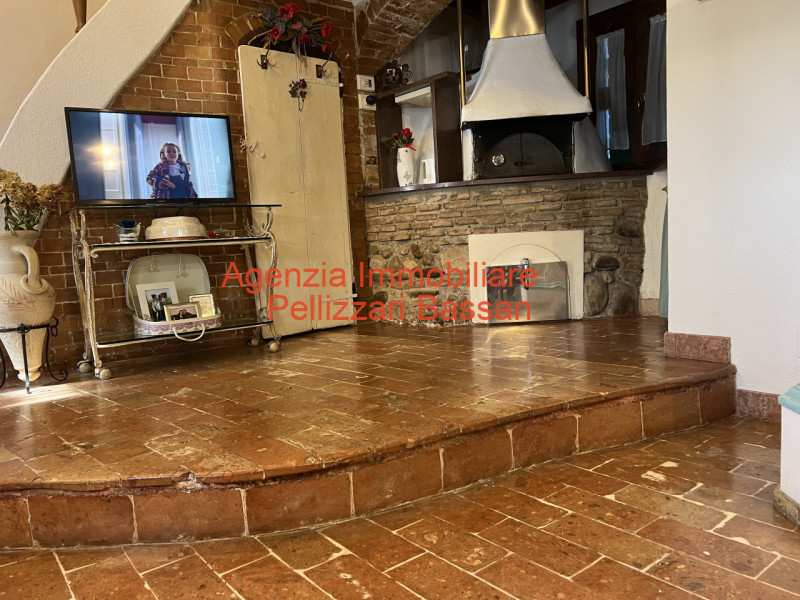 In vendita a Sovilla di Nervesa, proponiamo una casetta singola terratetto completamente ristrutt...