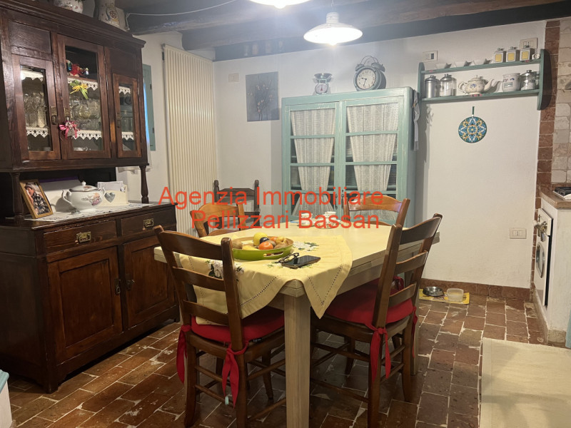 In vendita a Sovilla di Nervesa, proponiamo una casetta singola terratetto completamente ristrutt...