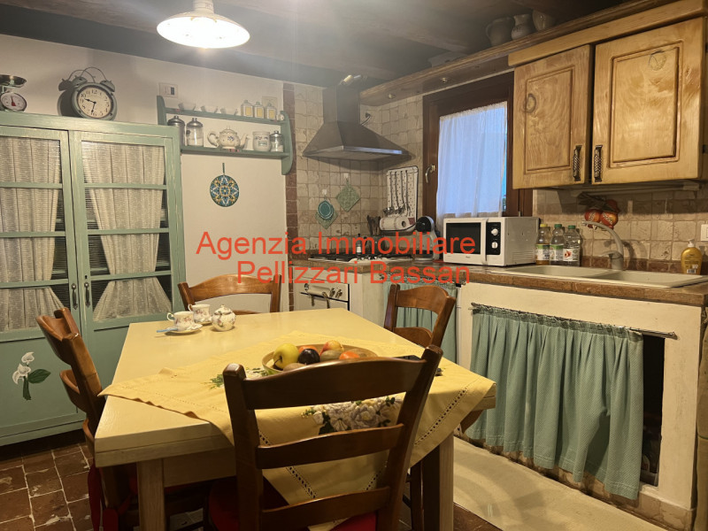 In vendita a Sovilla di Nervesa, proponiamo una casetta singola terratetto completamente ristrutt...