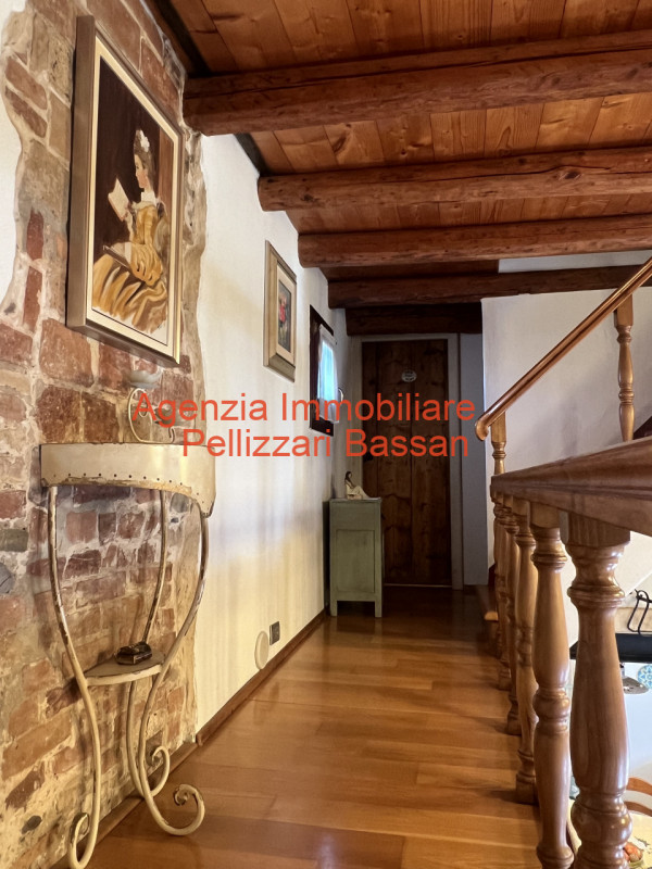 In vendita a Sovilla di Nervesa, proponiamo una casetta singola terratetto completamente ristrutt...