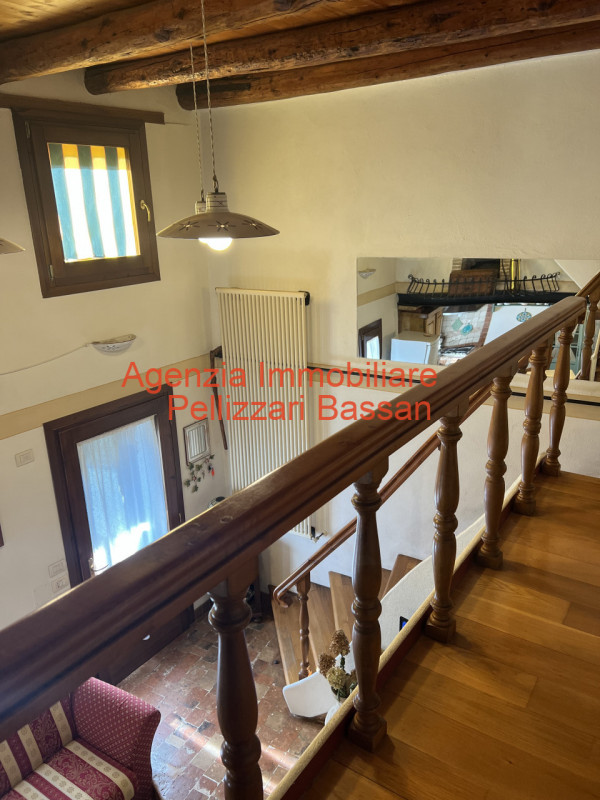 In vendita a Sovilla di Nervesa, proponiamo una casetta singola terratetto completamente ristrutt...