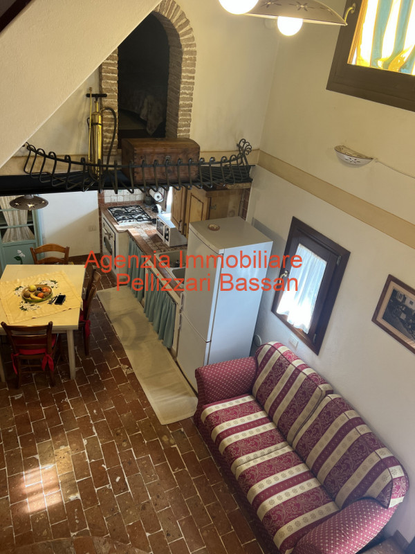 In vendita a Sovilla di Nervesa, proponiamo una casetta singola terratetto completamente ristrutt...