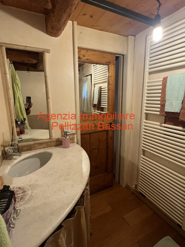 In vendita a Sovilla di Nervesa, proponiamo una casetta singola terratetto completamente ristrutt...