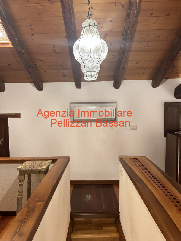 In vendita a Sovilla di Nervesa, proponiamo una casetta singola terratetto completamente ristrutt...