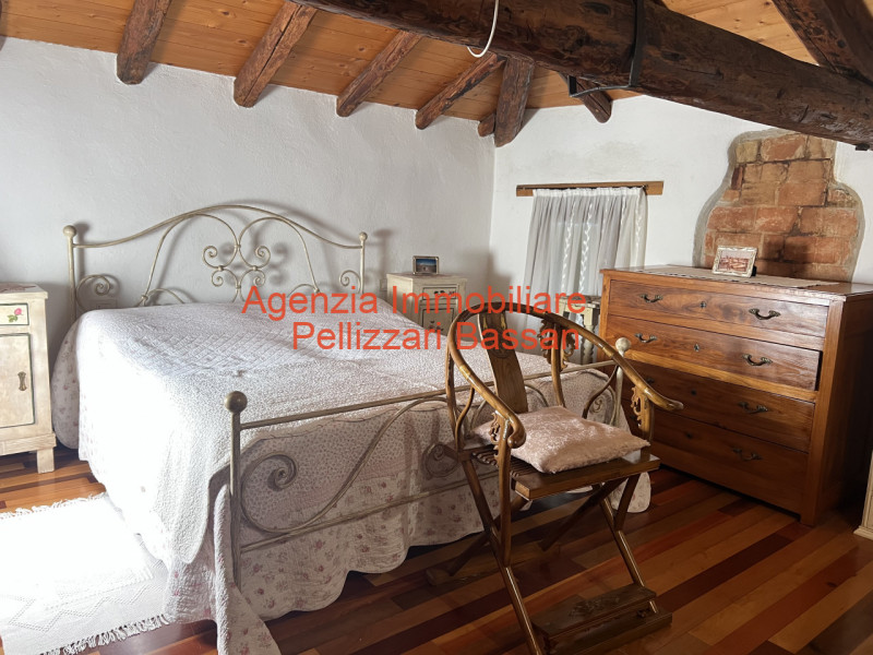 In vendita a Sovilla di Nervesa, proponiamo una casetta singola terratetto completamente ristrutt...