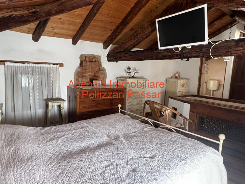 In vendita a Sovilla di Nervesa, proponiamo una casetta singola terratetto completamente ristrutt...