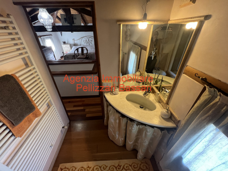 In vendita a Sovilla di Nervesa, proponiamo una casetta singola terratetto completamente ristrutt...