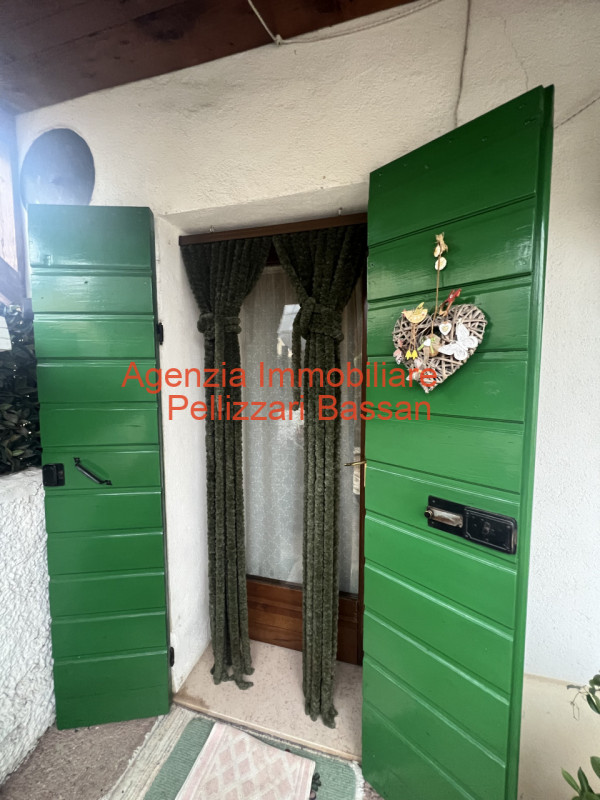 In vendita a Sovilla di Nervesa, proponiamo una casetta singola terratetto completamente ristrutt...