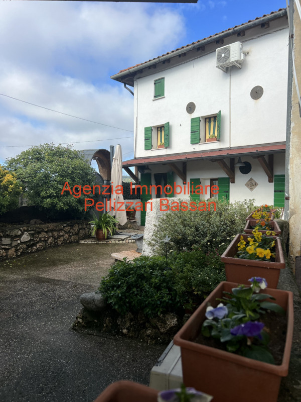 In vendita a Sovilla di Nervesa, proponiamo una casetta singola terratetto completamente ristrutt...