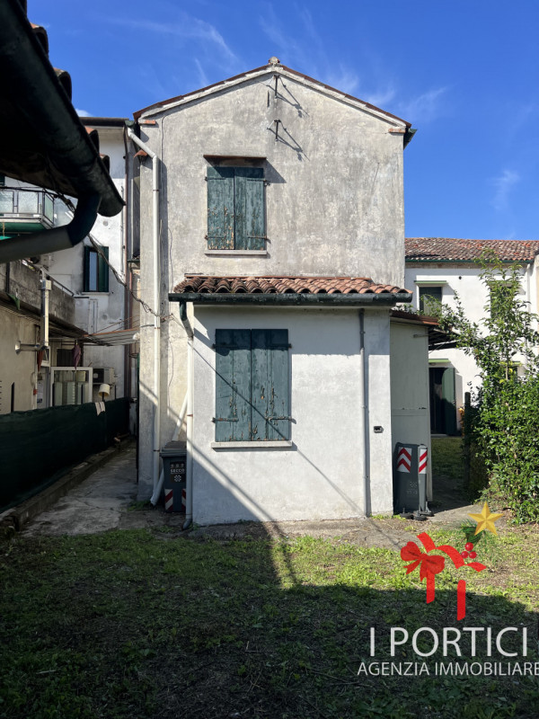 Preganziol -centro

In zona centralissima a due passi dalla stazione dei treni e ai mezzi di tras...