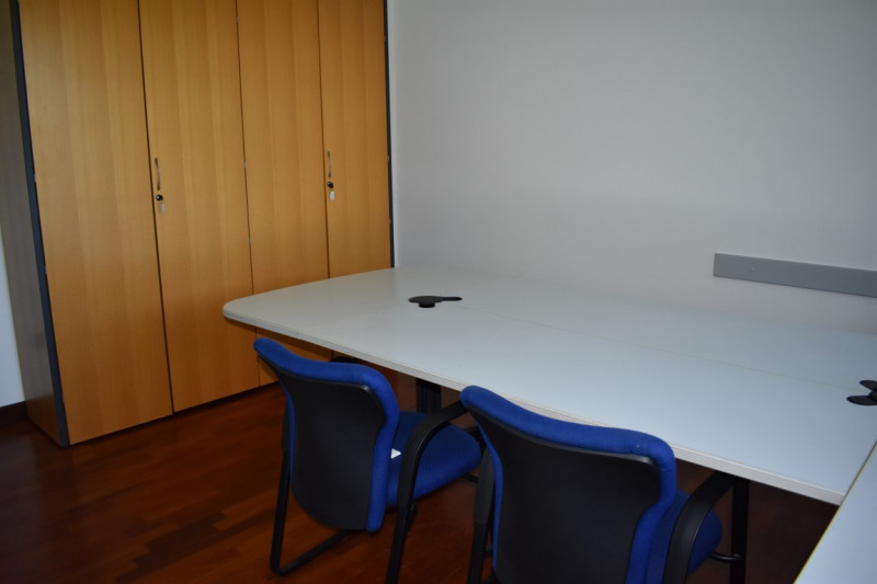 In vendita a Piove di Sacco, proponiamo un elegante ufficio situato al primo piano che si estende...