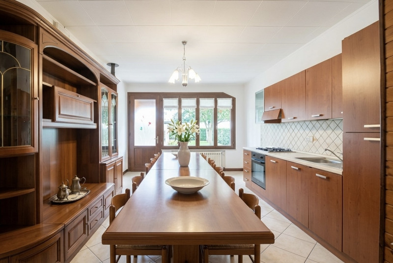 (Per INFO Mara 3481536890) A Eraclea, nei pressi di Ponte Crepaldo, proponiamo in vendita villa s...