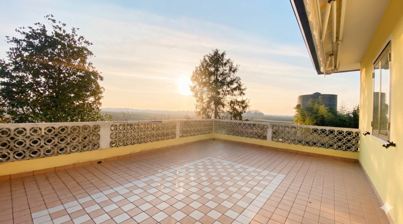 (Per INFO Mara 3481536890) A Eraclea, nei pressi di Ponte Crepaldo, proponiamo in vendita villa s...