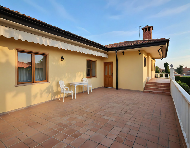 (Per INFO Mara 3481536890) A Eraclea, nei pressi di Ponte Crepaldo, proponiamo in vendita villa s...