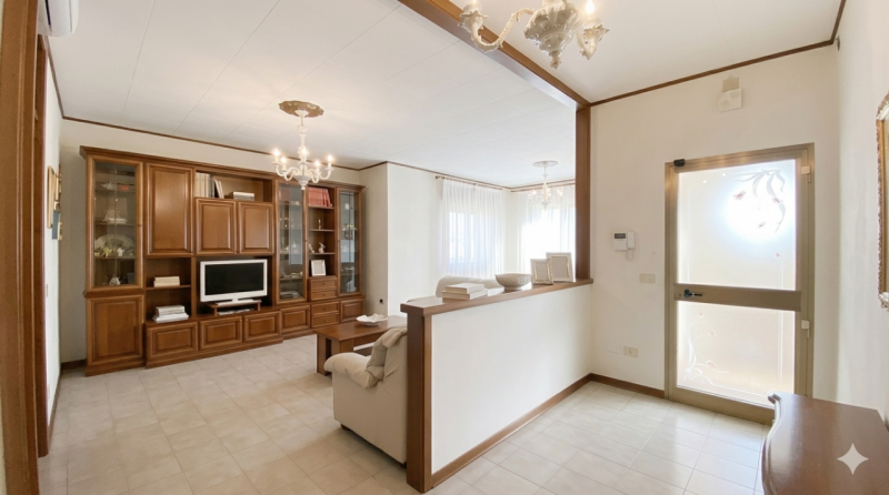 (Per INFO Mara 3481536890) A Eraclea, nei pressi di Ponte Crepaldo, proponiamo in vendita villa s...