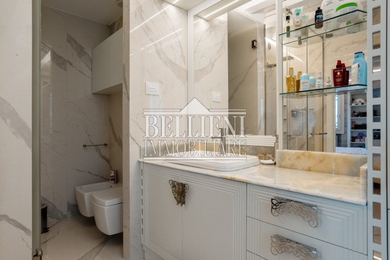 A cinque minuti da Torri di Quartesolo proponiamo in vendita una villa contemporanea. immersa in ...