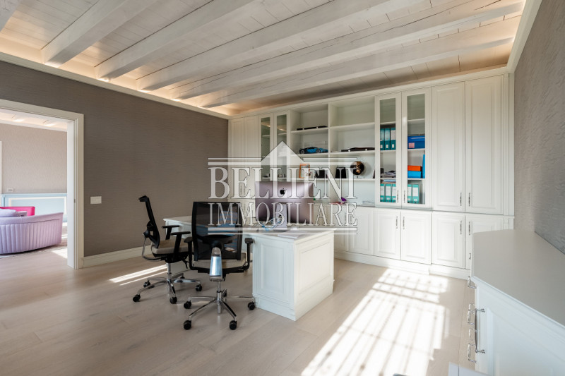 A cinque minuti da Torri di Quartesolo proponiamo in vendita una villa contemporanea. immersa in ...