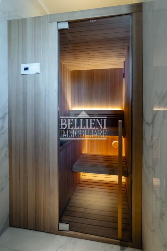 A cinque minuti da Torri di Quartesolo proponiamo in vendita una villa contemporanea. immersa in ...