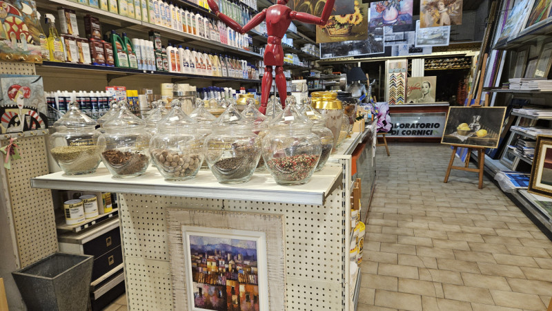 Imperdibile opportunità per acquistare un'attività commerciale storica nel centro storico di Este...