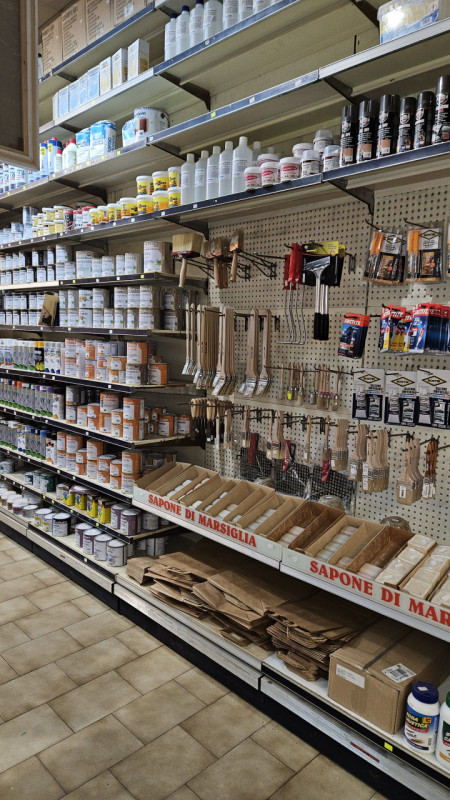 Imperdibile opportunità per acquistare un'attività commerciale storica nel centro storico di Este...