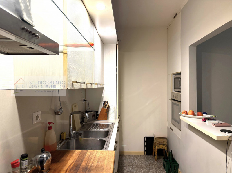 In campagna, ma non isolata e immersa nel verde di Quinto di Treviso, proponiamo questa villa sin...