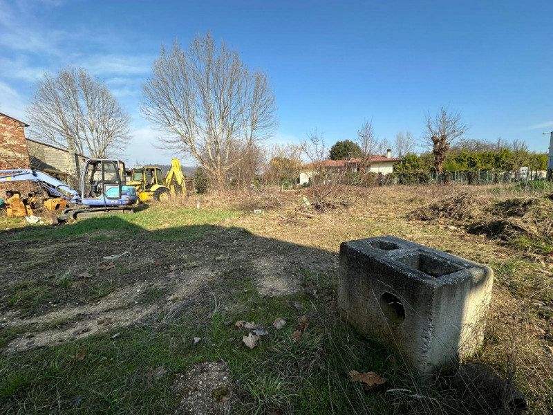 Ottima opportunità di terreno edificabile residenziale a Torreglia. 

Con una superficie di circa...