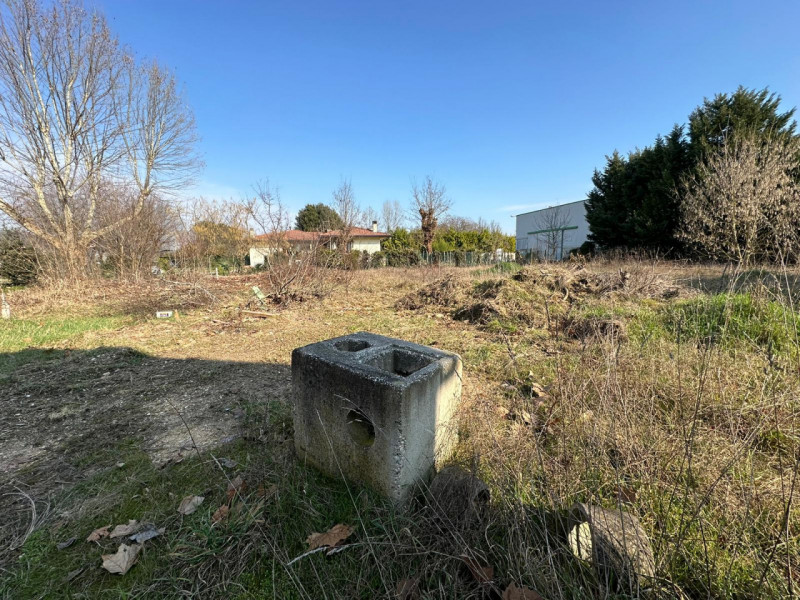 Ottima opportunità di terreno edificabile residenziale a Torreglia. 

Con una superficie di circa...