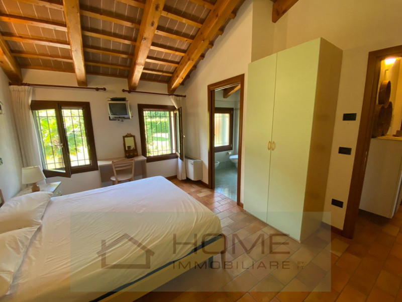 Importante struttura ricettiva/turistica country house in area parco colli euganei a 160 metri su...